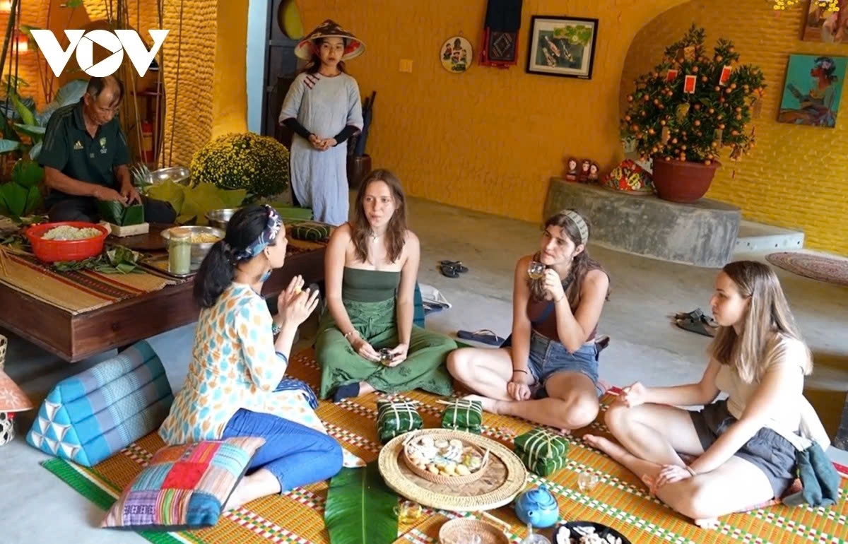 Foreign visitors explore cake making in the Old Quarter of Hoi An, a UNESCO Cultural Heritage Site in central Vietnam