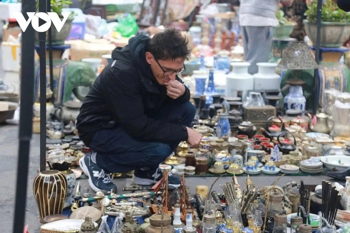 Foreign visitors also stop to browse and admire reproduction antiques at the market.