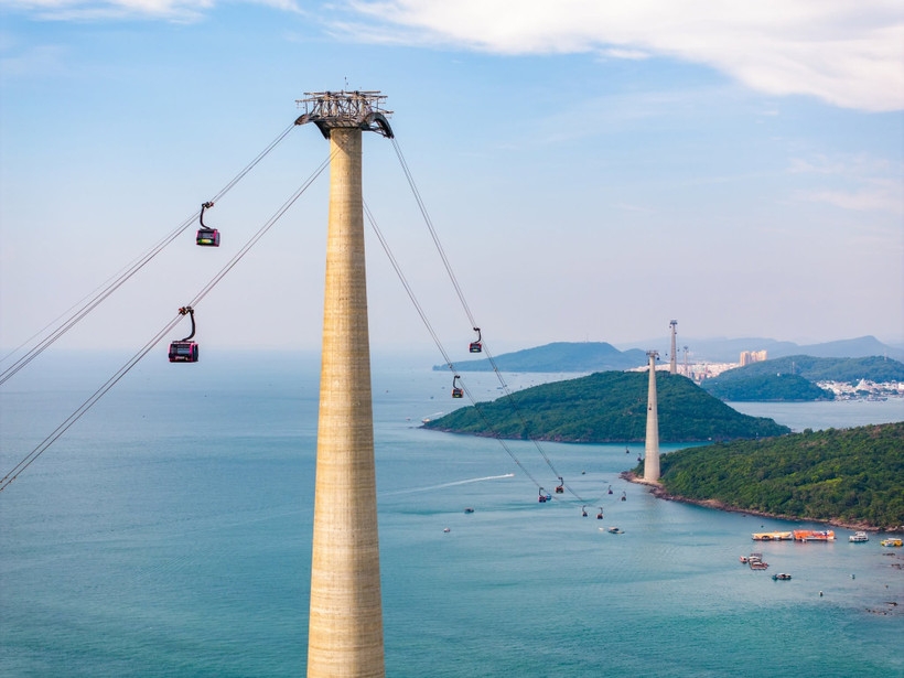 The record-breaking Hon Thom cable car – one of Phu Quoc’s must-try experiences (Photo: Sun Group)