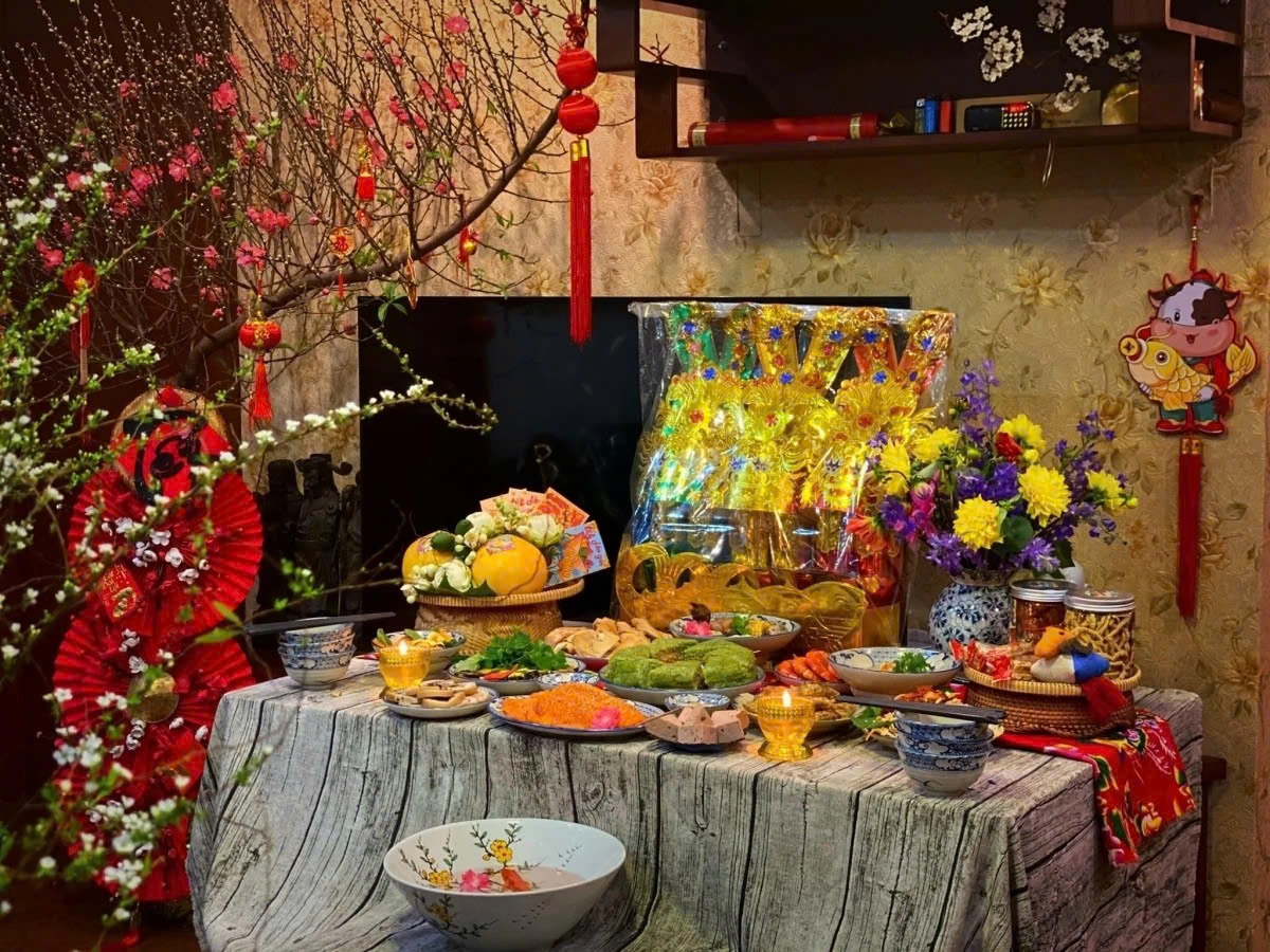 Offerings to ancestors on Kitchen Gods Day. (Illustrative image)