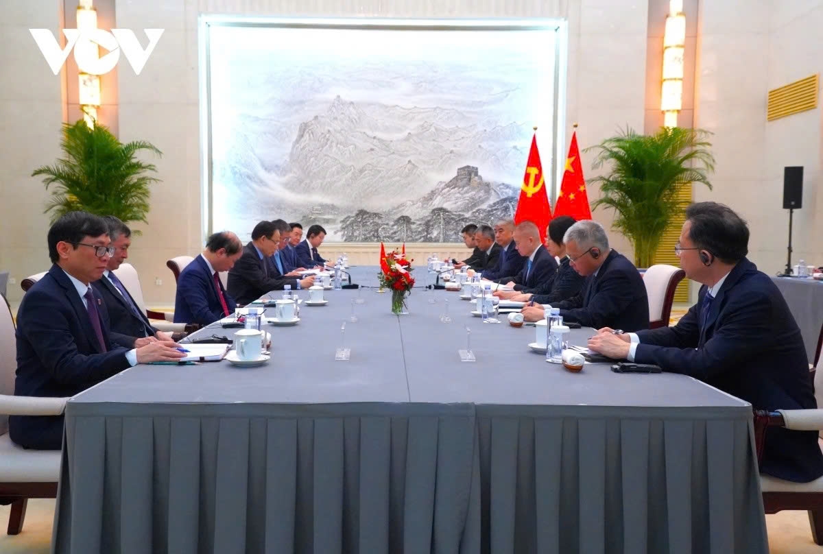 Talks in Beijing on February 4 between Le Hoai Trung, Politburo member and Minister of Foreign Affairs of Vietnam, and Liu Haixing, member of the Communist Party of China (CPC) Central Committee and Head of the CPC Central Committee’s International Department