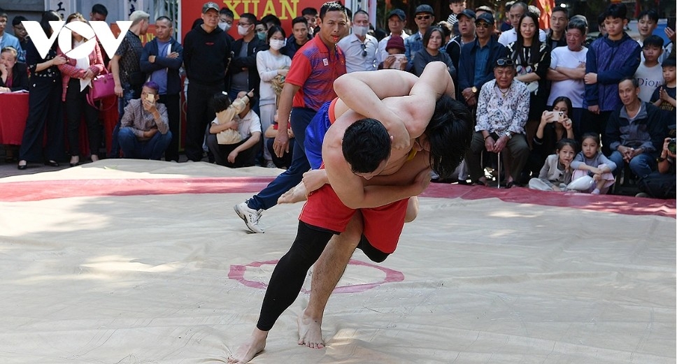 In the afternoon, the most important and eagerly awaited part of the festival begins, as official wrestling matches get underway.