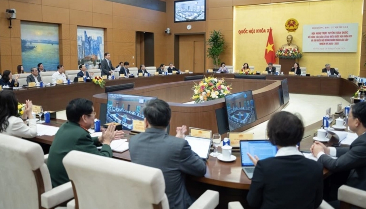 Nationwide online conference on preparations for the 16th NA and 2026-2031 local council elections at the National Assembly House. (Photo: National Assembly)