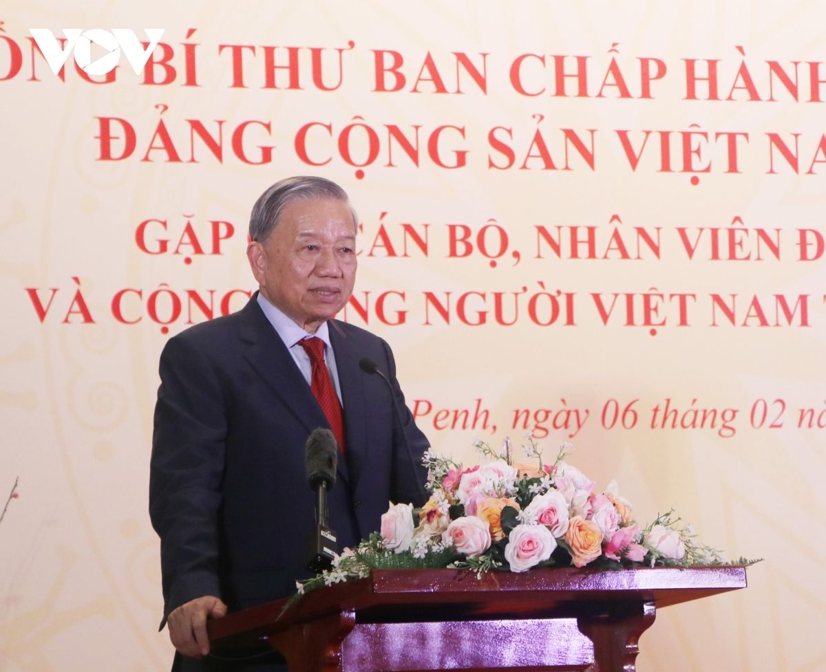 Party General Secretary To Lam speaks during his meeting with Vietnamese Embassy staff and Vietnamese expatriates in Cambodia