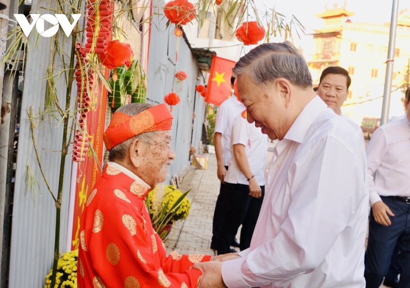 Party General Secretary To Lam visits and extends Tet greetings to researcher Nguyen Dinh Tu