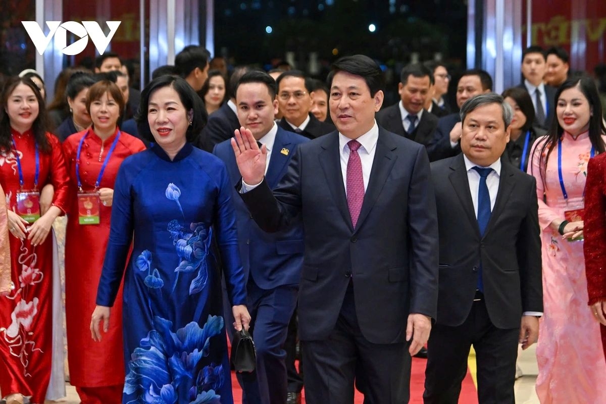 President Luong Cuong and his spouse attend the Homeland Spring 2026 programme for overseas Vietnamese returning home for the Lunar New Year