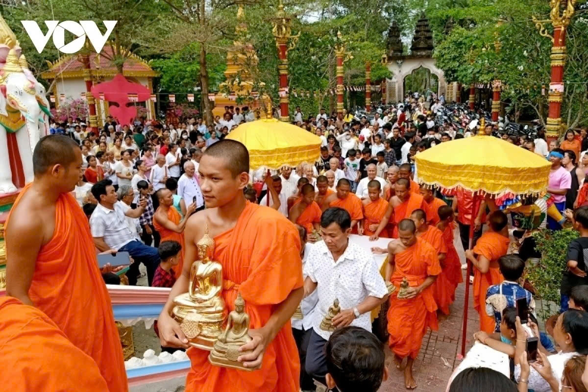 The 2013 Constitution states that “everyone has the right to freedom of belief and religion, to follow or not follow any religion,” and affirms that all religions are equal before the law