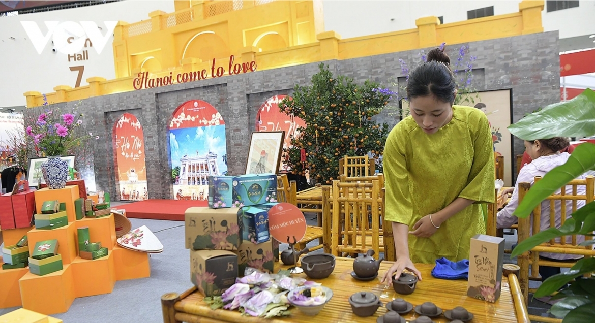 A space introducing and offering hands-on experiences of traditional Tet culture for visitors.