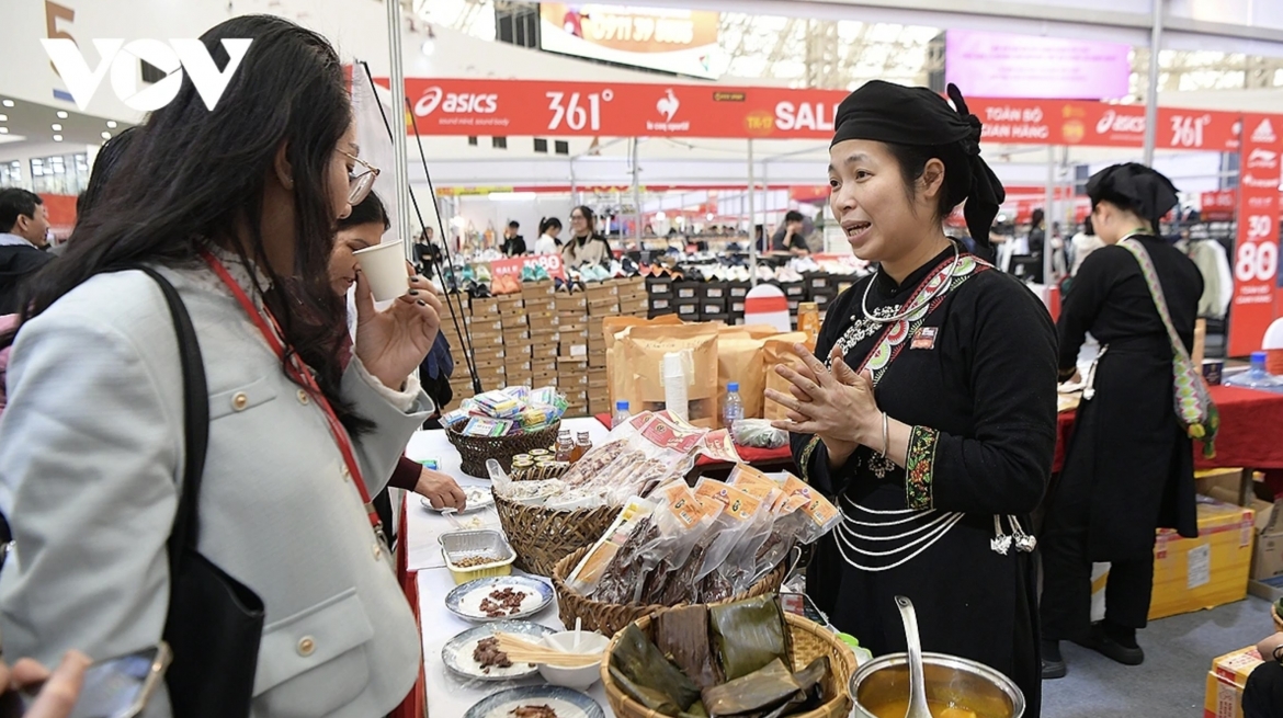 The “Spring journey through the homeland – specialties from across the country” section brings together signature products and the colours of spring from provinces and cities nationwide.