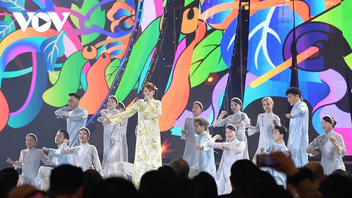 A special art programme featuring spring-themed performances welcomes the opening ceremony of the first Spring Fair.