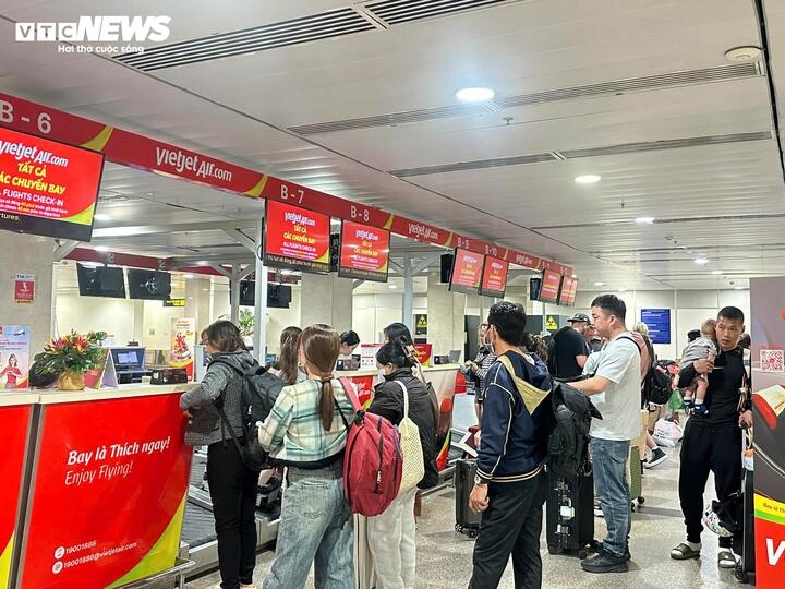 Tan Son Nhat Airport schedules 1,063 flights on February 11, including 527 departures and 536 arrivals, up 48 from February 10