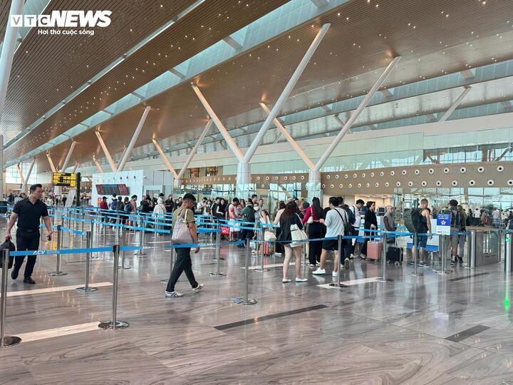 On February 11, Terminal T3 is expected to handle 448 flights, accounting for about 42% of total flights at Tan Son Nhat International Airport, and serve 63,302 passengers.