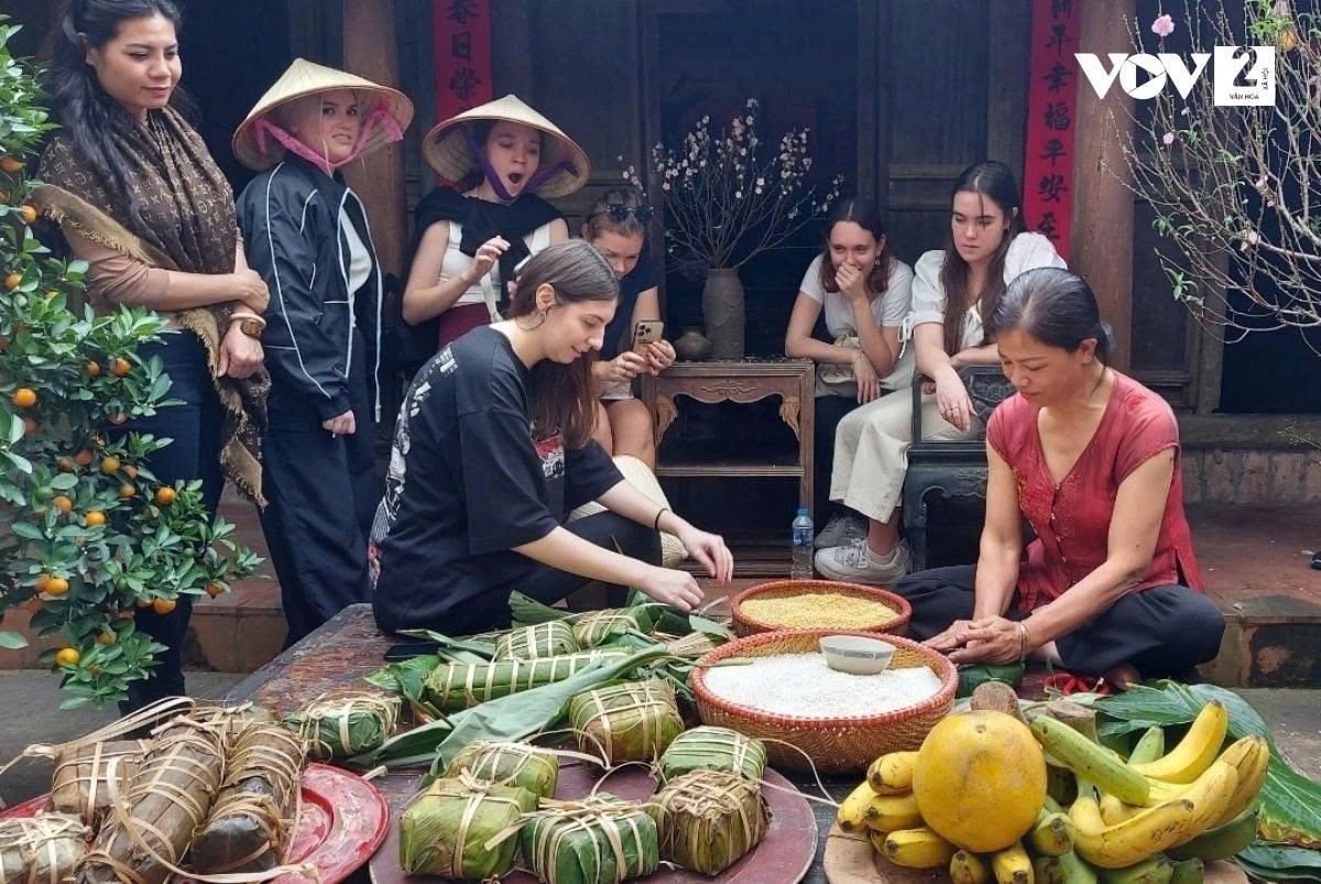 Tet festive atmosphere spreads across Duong Lam ancient village, Hanoi