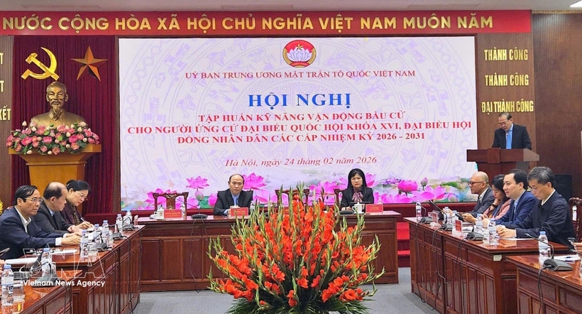 An overview of the training conference in Hanoi on February 24 (Photo: VNA)