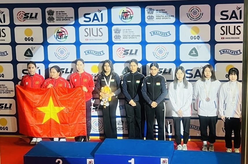 Vietnamese shooters take a silver medal in the women's 10m air pistol at the ongoing Asian Shooting Championship Rifle/Pistol 2026. (Photo: VFS)
