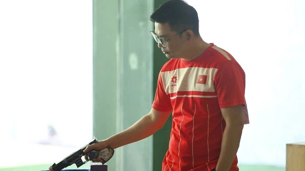 Shooter Ha Minh Thanh and his teammates bring home the second silver medal for Vietnam at the Asian Rifle/Pistol Championship 2026. (Photo: thethaovanhoa.vn)