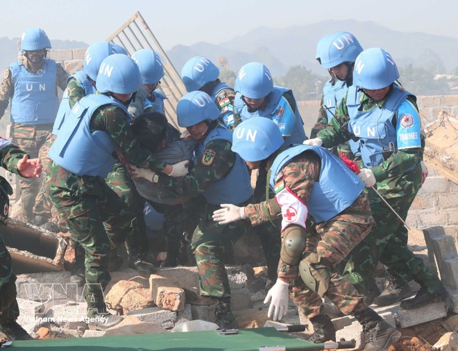 Vietnamese and Indian forces in a UN peacekeeping exercise (Photo: VNA)