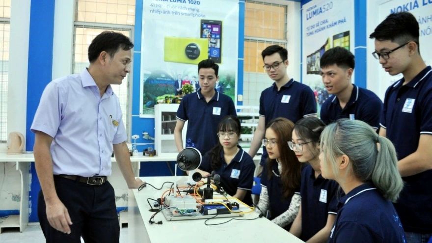Vietnam faces a structural imbalance in its labour market, with a surplus of low-skilled workers but a shortage of high-skilled talent needed to drive digital transformation and the digital economy.