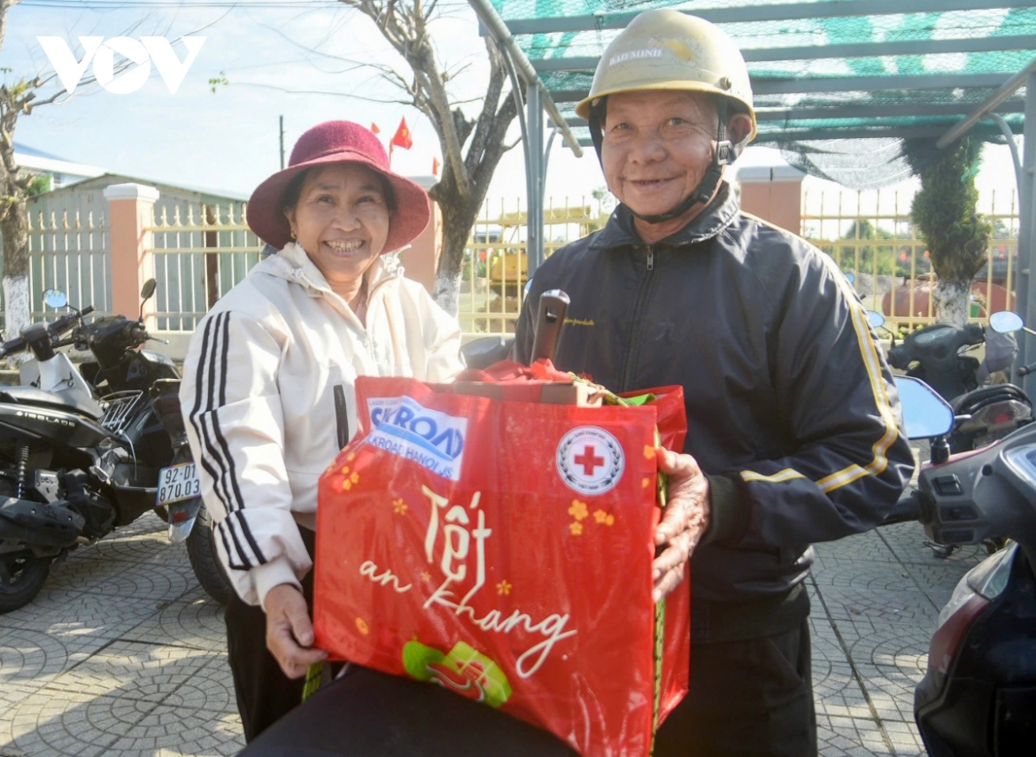 Vulnerable households are presented with Tet gift packages