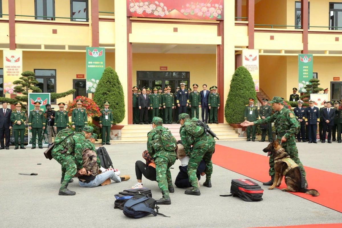 The exercise highlights the professionalism, readiness, and operational capability of Vietnam’s border guard forces in combating transnational crime and safeguarding security along the border.