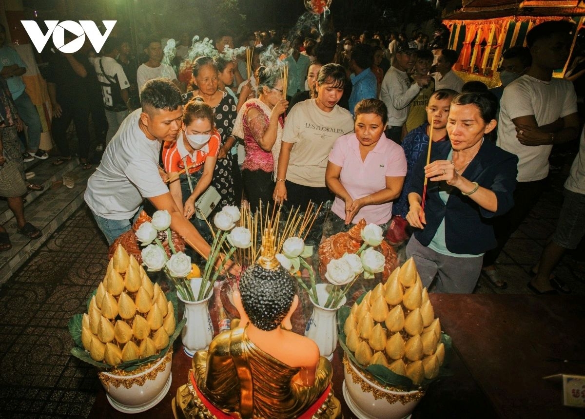 Many of the scriptures record cultural traditions reflected in festivals such as Chol Chnam Thmay, the sand-mountain building ritual, and various spiritual practices of the Khmer community.