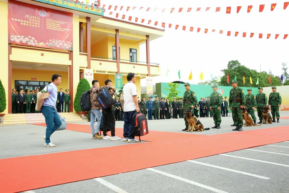 Border guard forces order the suspects to stop for inspection of their backpacks and luggage.