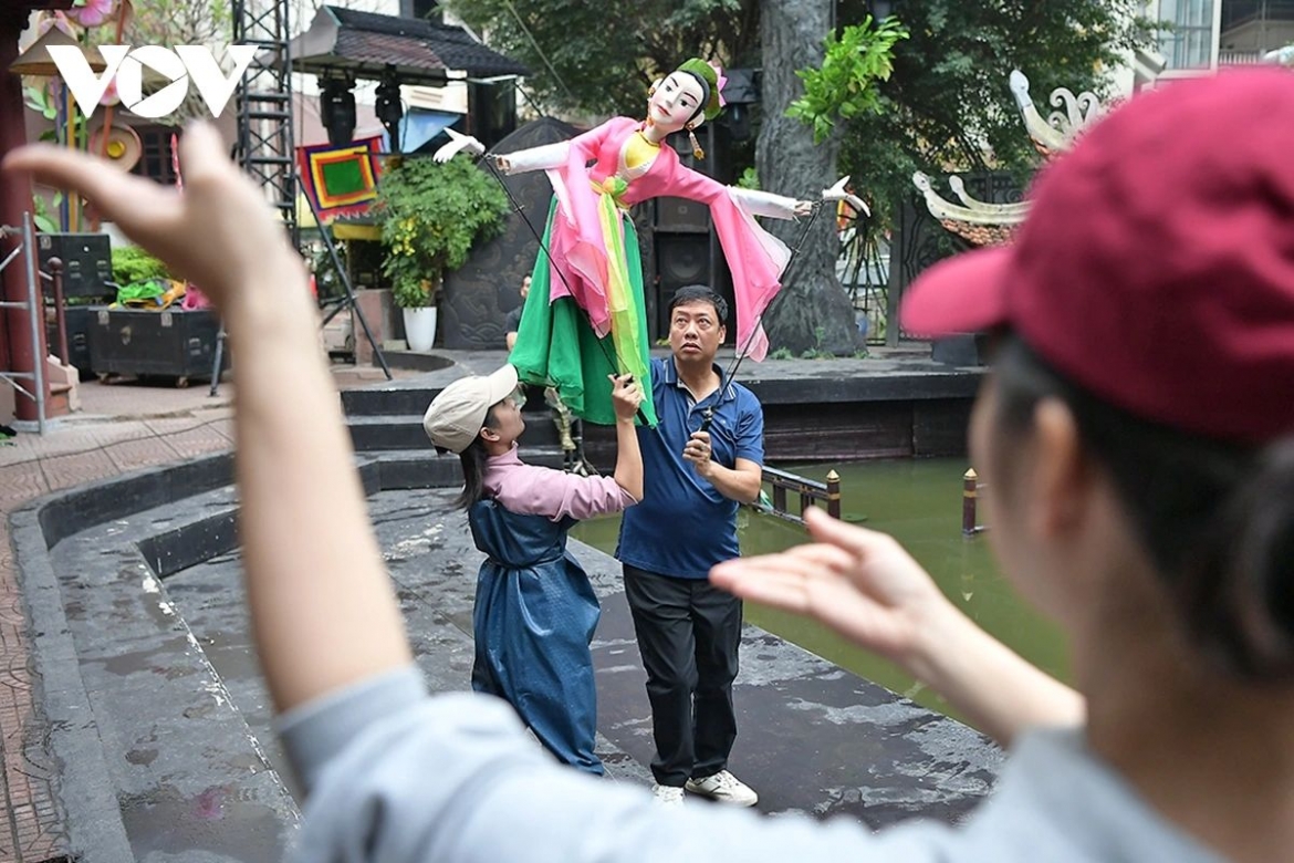 The special art programme celebrating the 70th anniversary of the Vietnam Puppetry Theatre, along with the ceremony to receive the Third-Class Labour Order, will feature a creative combination of water puppetry and land puppetry. The performance will also integrate dance, installation art, and music, including emotional songs and a special piece composed to mark the theatre’s 70th anniversary.