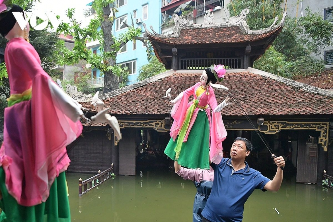 According to People’s Artist Nguyen Tien Dung, director of the Vietnam Puppetry Theatre, this combination both preserves traditional values and reflects a bold spirit of innovation, helping puppetry truly integrate into contemporary cultural life.