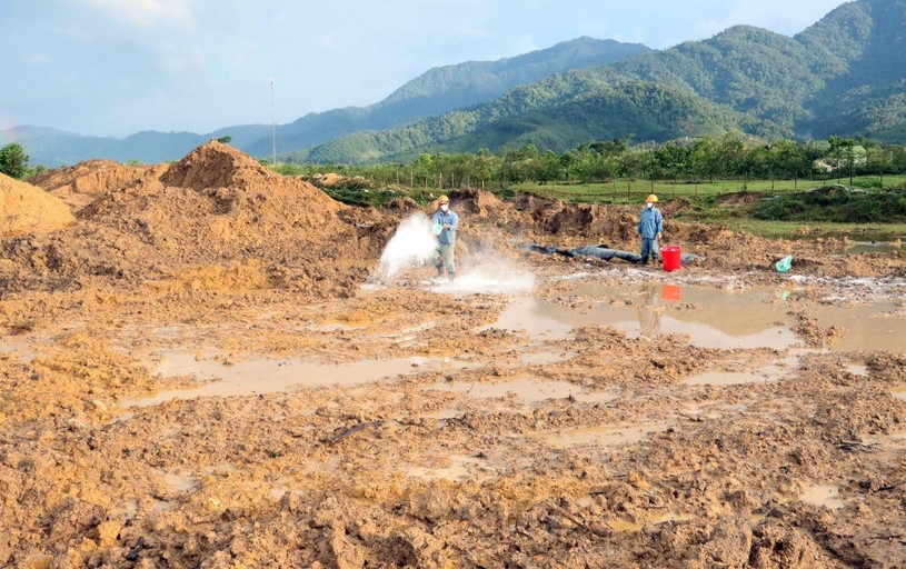 Bioremediation is used to treat dioxin-contaminated soil at A So Airport in Thua Thien Hue province (Photo: VNA)