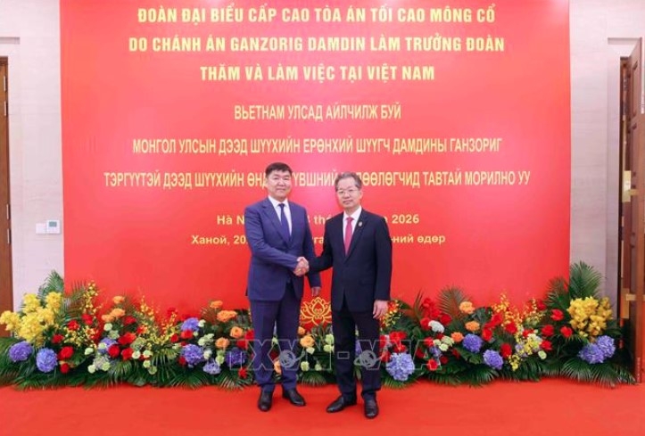 Chief Justice of the Supreme People’s Court of Vietnam Nguyen Van Quang and Chief Justice of the Supreme Court of Mongolia Ganzorig Damdin. (Photo:VNA)