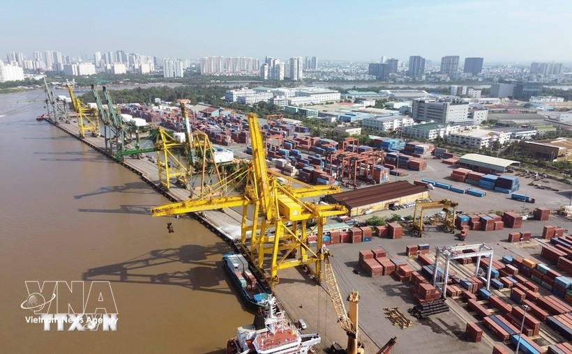 Container handling operations at Tan Thuan Port - Saigon Port Joint Stock Company. (Photo: VNA)