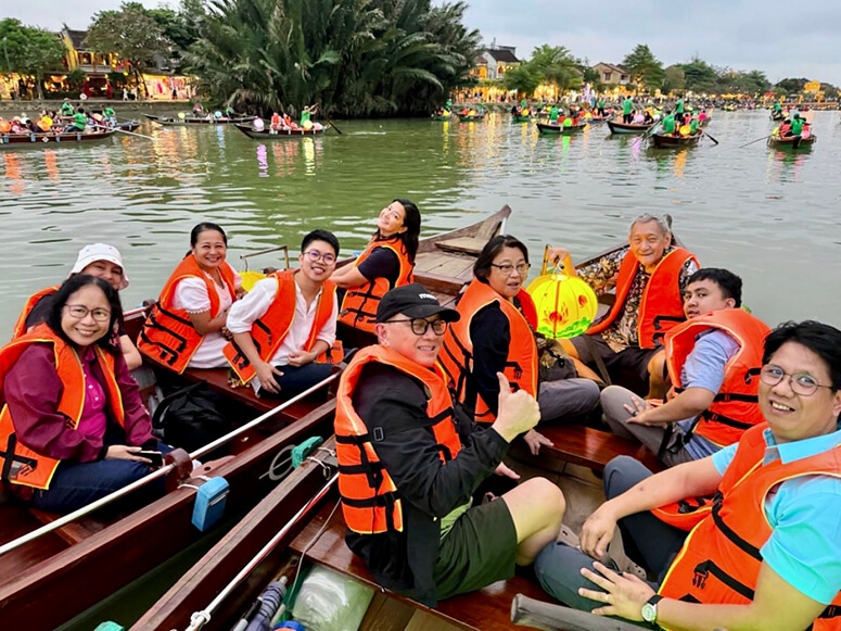 Philippine tourists on a boat tour in Hoi An (Photo: Philstar)