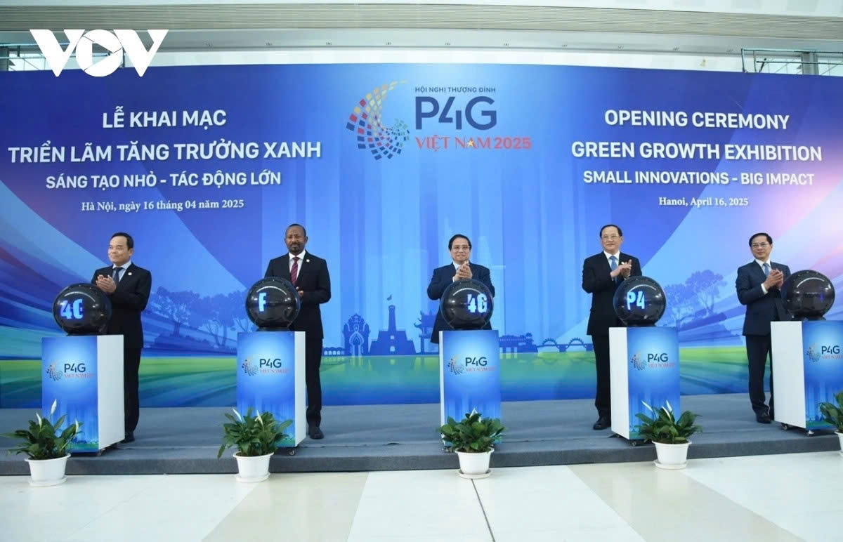 Delegates at the opening ceremony of the green growth exhibition as part of the 4th Partnering for Green Growth and the Global Goals 2030 Summit - P4G Summit in 2025