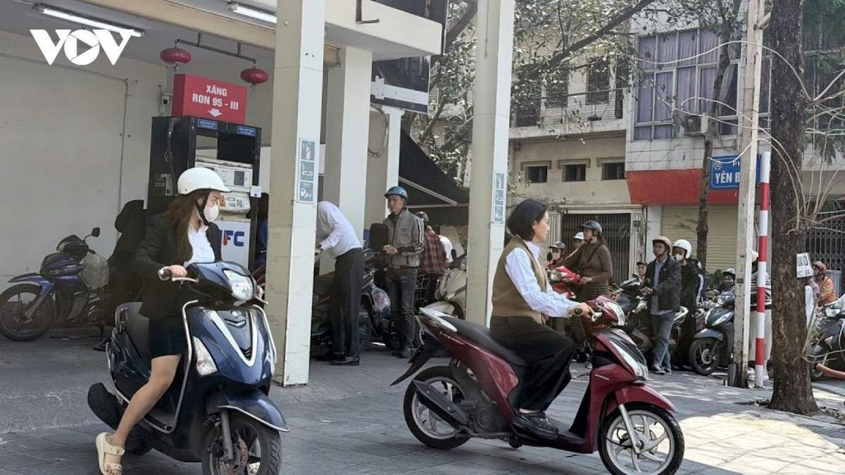 Vietnam's retail fuel prices surge in tandem with global oil prices. (Illustrative image)