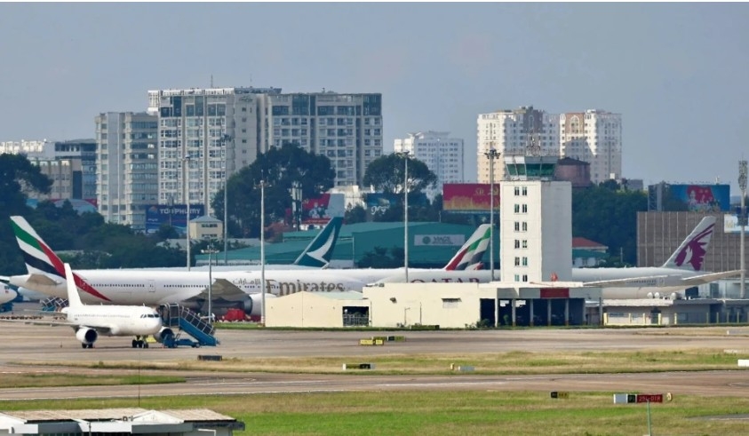 Emirates operates two daily flights between Tan Son Nhat International Airport (SGN) and Dubai International Airport (DXB)
