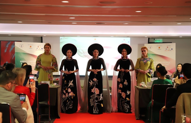 Models present Lan Huong’s Ao dai at Ao Dai Fashion Week 2026. (Photo: VNA)