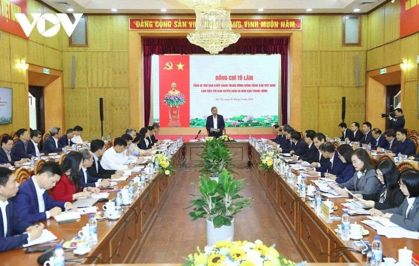 Party General Secretary To Lam chairs the working session
