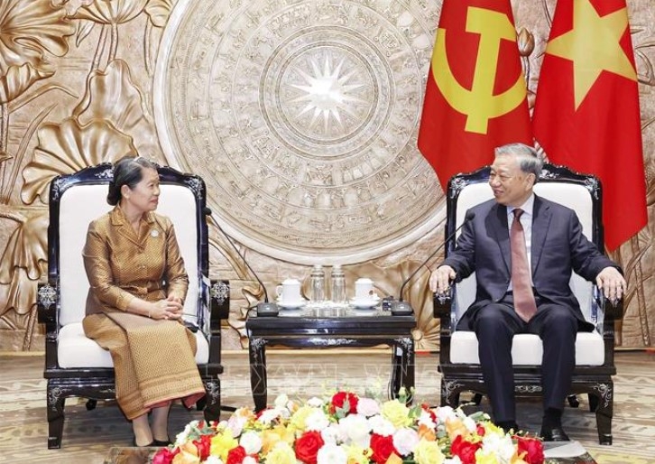 Party General Secretary To Lam hosts Men Sam An, Vice President of the Cambodian People’s Party and President of the National Council of the Solidarity Front for the Development of the Cambodian Motherland.
(Photo: VNA)