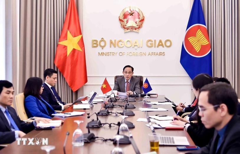 Politburo member and Foreign Minister Le Hoai Trung speaks online at the special ASEAN Foreign Ministers’ Meeting on the Middle East situation. (Photo: VNA)
