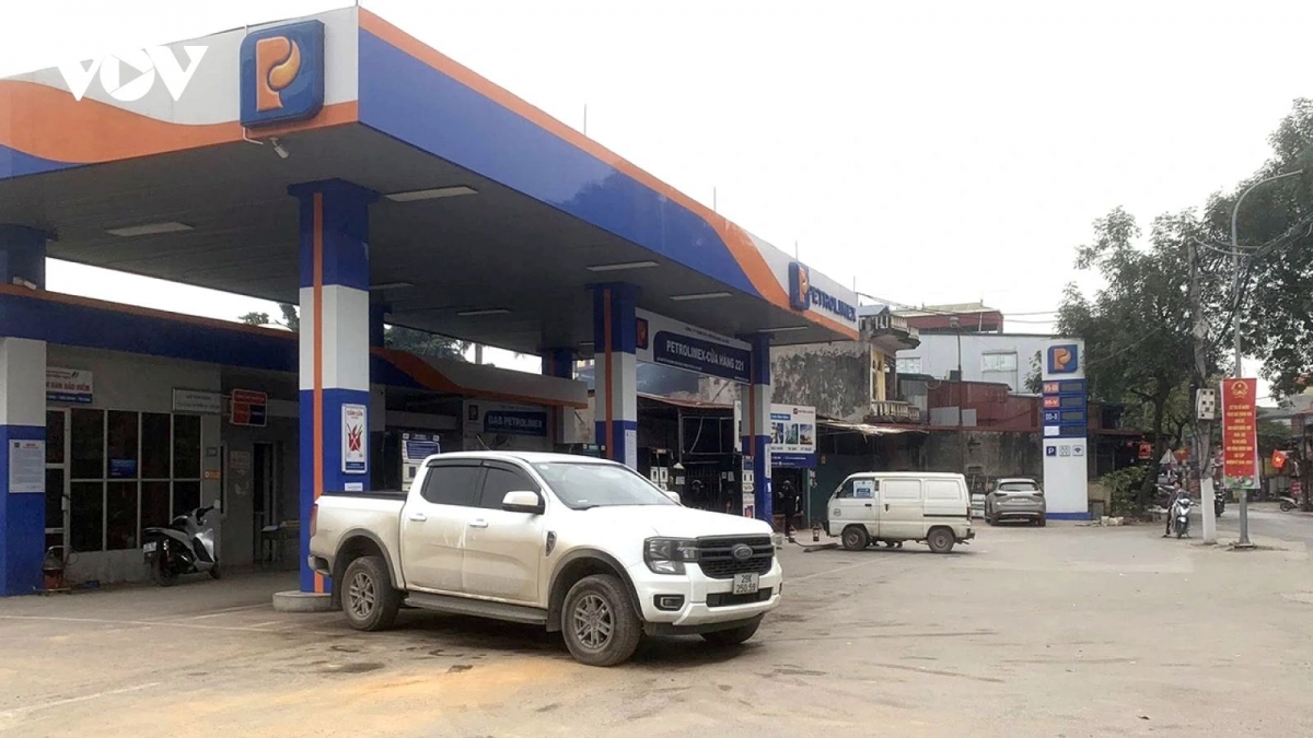 Vietnam's market regulators have adjusted retail fuel prices late March 12 with mixed changes, following recent sharp price swings