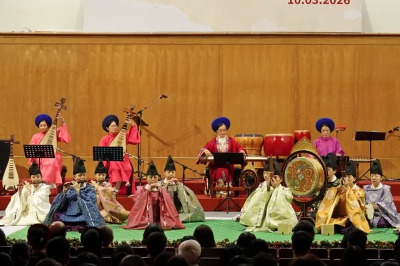 "Bato” ensemble performance at the event (Photo: Thuy Binh)