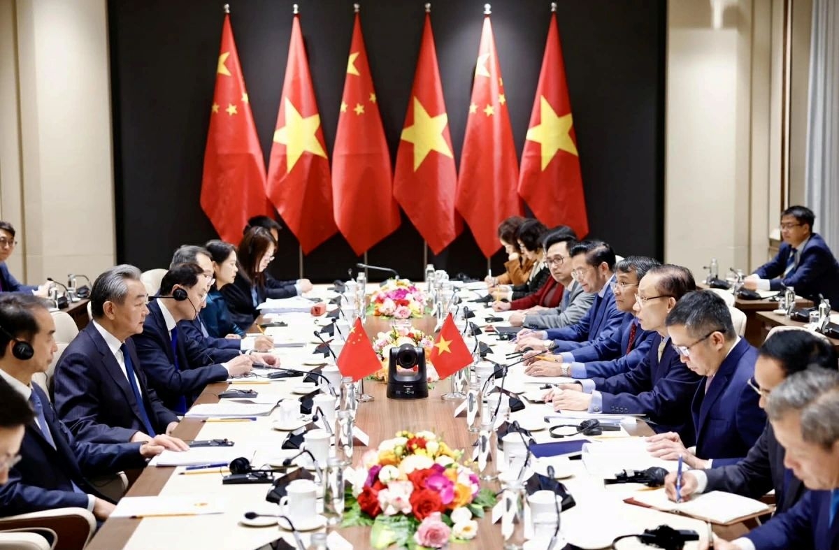 Vietnamese Foreign Minister Le Hoai Trung and his Chinese counterpart Wang Yi hold talks, focusing on strengthening political trust and expanding practical cooperation between the two countries. (Photo: MOFA)