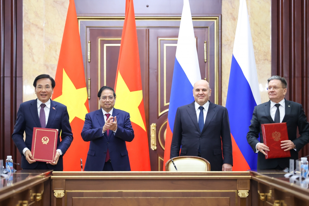 Vietnam and Russia sign a document on construction of a nuclear power plant, during Prime Minister Pham Minh Chinh's visit to Moscow. (Photo: VGP)