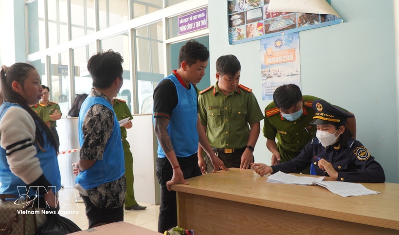 Authorities strengthen control at the Dinh Ba International Border Gate to prevent illegal entry and exit.
