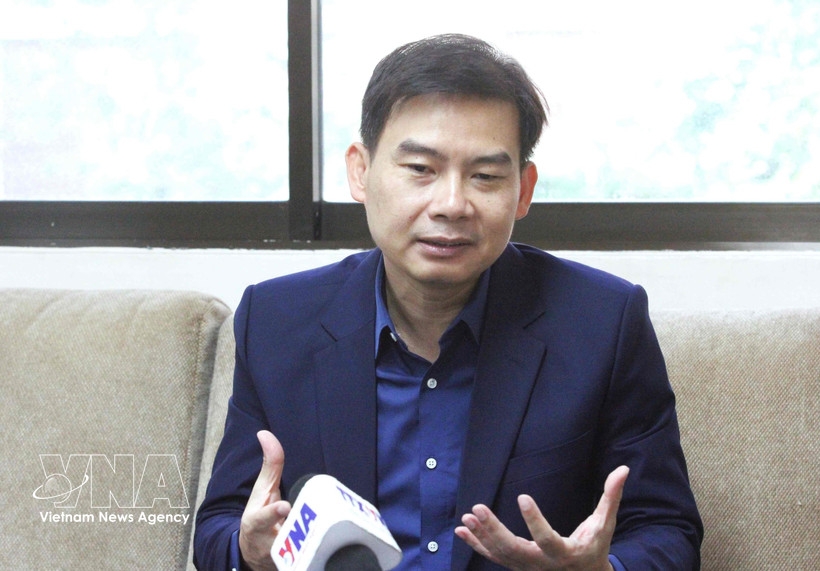 Dr. Chheang Vannarith, Deputy Secretary-General and Chairman of the Advisory Council of the Cambodian National Assembly, speaks to Vietnam News Agency's correspondents in Phnom Penh. (Photo: VNA)