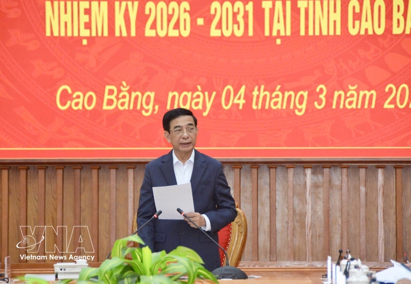 General Phan Van Giang, Politburo member and Minister of National Defence, speaks at a working session with Cao Bang province's authorities (Photo: VNA)