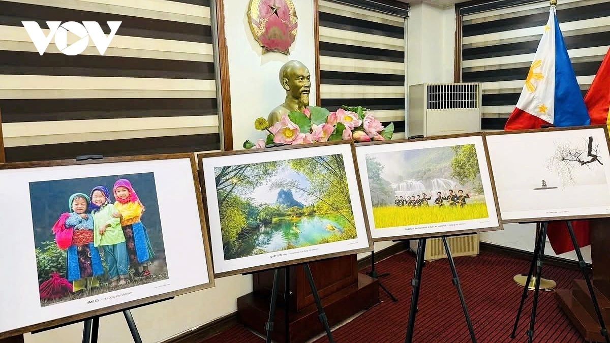 Photos on display offer a vivid glimpse of Vietnam’s culture and daily life.