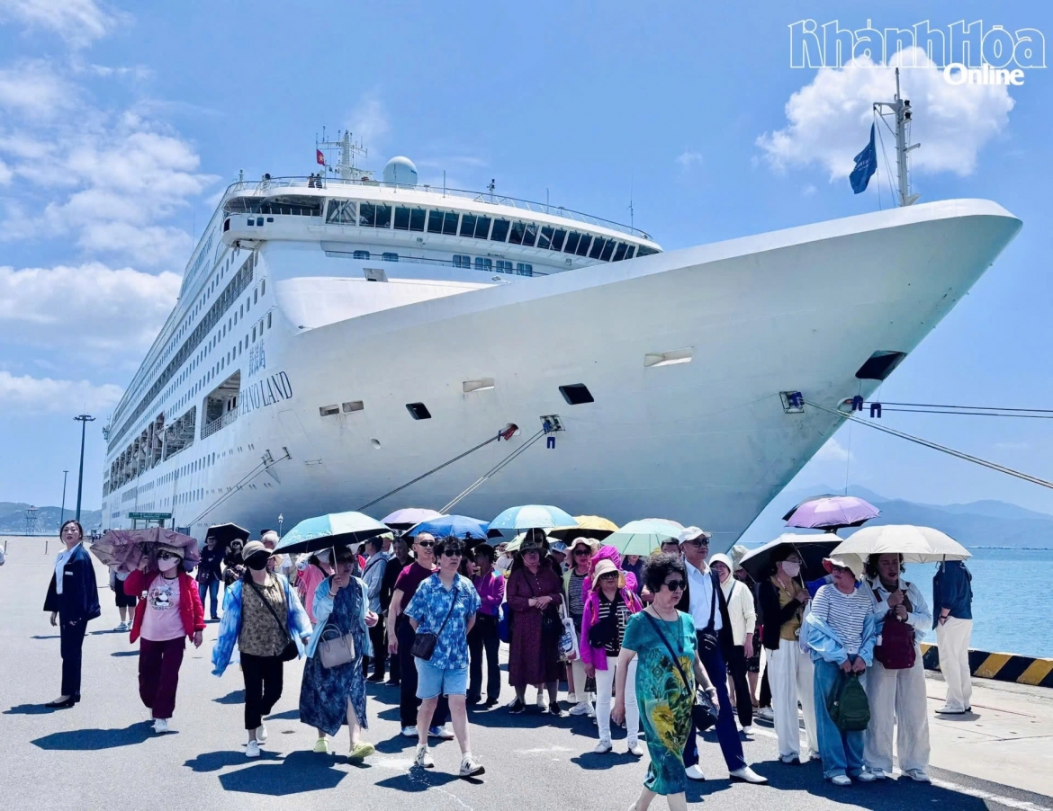 Khanh Hoa welcomes Piano Land cruise ship with 1,600 passengers. (Photo: baokhanhhoa.vn)