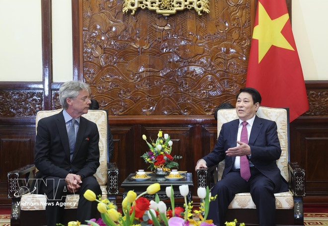 State President Luong Cuong receives Jean-Francois Harvey, the Ambassador of the Commonwealth of Dominica to Vietnam (Photo: VNA)