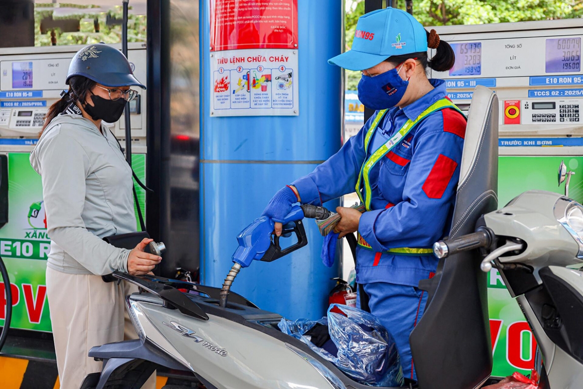 From June 1, 2026, all unleaded petrol in Vietnam will be replaced by E10 biofuel to support environmental protection. (Photo: VTC)